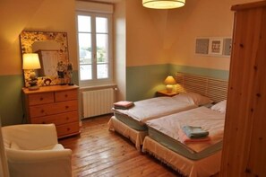 5 chambres, fer et planche à repasser, Wi-Fi