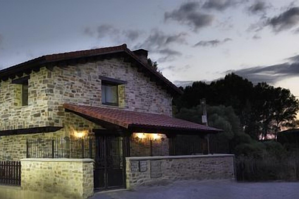 Self catering La Puerta del Rio Lobos for 10 people