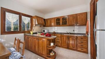 Réfrigérateur, micro-ondes, four, lave-vaisselle