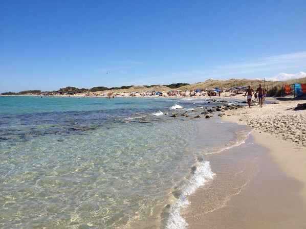 Sun-loungers, beach towels - Villa with private pool - sea view near WWF natural oasis (Carovigno)