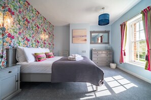 2 bedrooms, iron/ironing board, Internet, bed sheets