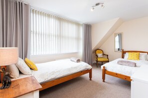 A bedroom with two single beds, a chair, and a lamp. - Durham, 3 bedroom Cottage in village location near Durham city, pet friendly (Sherburn Village)