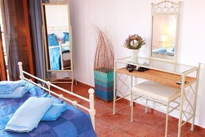 3 bedrooms, iron/ironing board, Internet, bed sheets