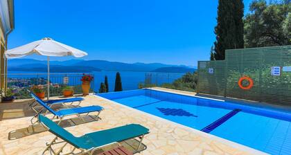 Triantafyllo: Stunning views, near Agni - Kalami, pool