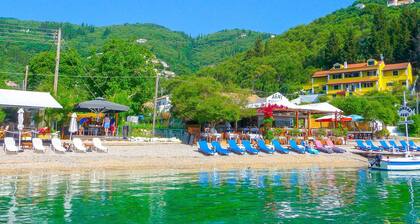 Triantafyllo: Une vue imprenable, prÚs de Agni, piscine privée