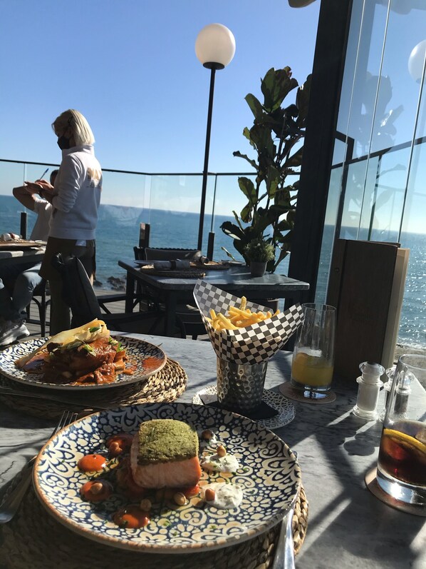 Property grounds - EASY WALK TO MAX BEACH LOVELY APT  WI-FI  STUNNING SEA/POOL VIEWS +ELEVATOR/LIFT (Riviera del so/l La cala)