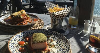 EASY WALK TO MAX BEACH LOVELY APT WI-FI STUNNING SEA/POOL VIEWS +ELEVATOR/LIFT