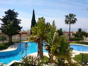 April swim 🏊‍♀️ beautiful pool with spectacular view of the ocean 