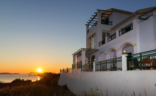 ARILLAS - Expansive Villa mit Blick auf den Sonnenuntergang von jedem Zimmer im Nordwesten Korfu