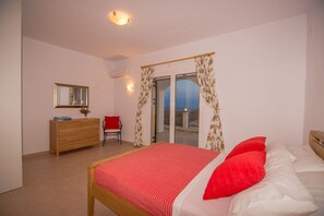 4 habitaciones, tabla de planchar con plancha y cuna de viaje