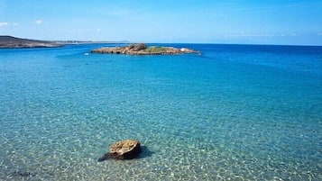 Una spiaggia nelle vicinanze