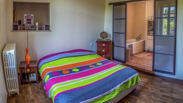 4 chambres, fer et planche à repasser, lit parapluie, Wi-Fi gratuit