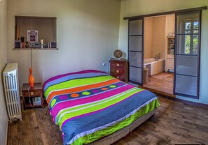 4 bedrooms, iron/ironing board, travel cot, free WiFi