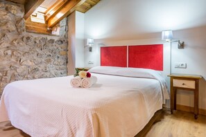 2 bedrooms, iron/ironing board, free WiFi, bed sheets - Rural apartment near the beach 3 (ampuero)