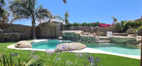 VILLA MIT GARTEN UND PRIVATEM POOL HUTTE-002089-77