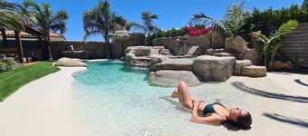 VILLA WITH GARDEN AND PRIVATE POOL HUTTE-002089-77