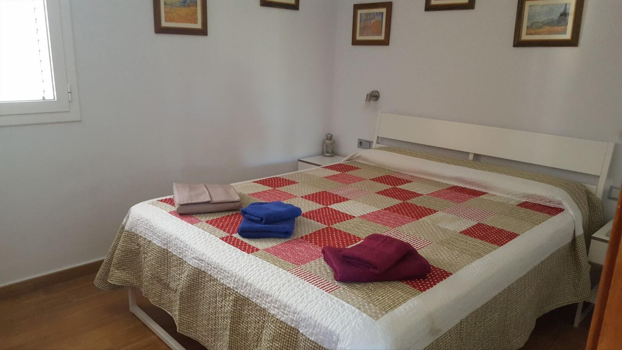 4 dormitorios, caja fuerte, tabla de planchar con plancha y wifi gratis