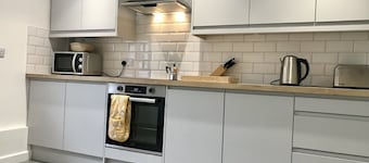 Hyggeligt sommerhus i fredelig landsby Stackpole tæt på Barafundle Bay