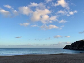 Una playa cerca
