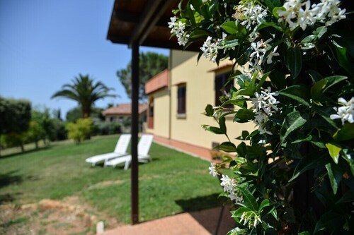 Independent ground floor apartment with garden, parking space with sea view, 4 pax