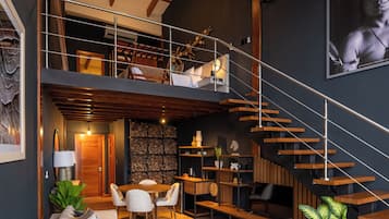Vista Junior Suite | 1 bedroom, premium bedding, minibar, in-room safe