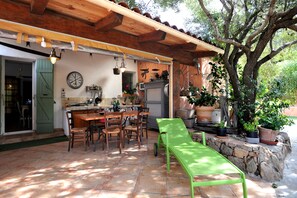Outdoor dining - House / Villa - PORTO-VECCHIO (Figari)