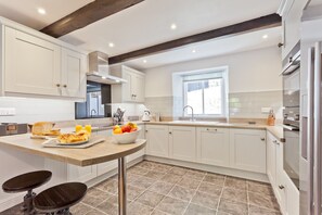 Fridge, microwave, oven, stovetop - Gorgeous riverside cottage near Coniston Water. Off-road parking. EV Charger (Near Coniston Water)