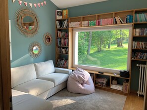 TV, fireplace, DVD player, table football