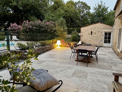Charming house, swimming pool, countryside, halfway between La Rochelle and Puy-du-Fou