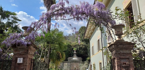 Beautiful Historic Tuscan Villa with pool, a few steps to restaurants, shops