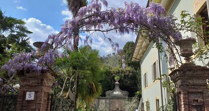 Beautiful Historic Tuscan Villa with pool, a few steps to restaurants, shops