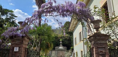 Beautiful Historic Tuscan Villa with pool, a few steps to restaurants, shops