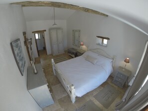 4 bedrooms, iron/ironing board, bed sheets