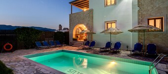 Aeolus Makrigialos: merinäköalahuvila 5 makuuhuonetta, oma uima-allas wifi 
 