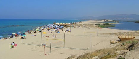 Una spiaggia nelle vicinanze