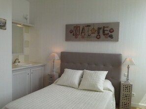 3 bedrooms, iron/ironing board, free WiFi