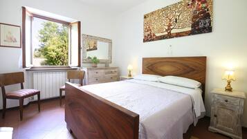 2 Schlafzimmer, Schreibtisch, BĂŒgeleisen/BĂŒgelbrett, kostenloses WLAN