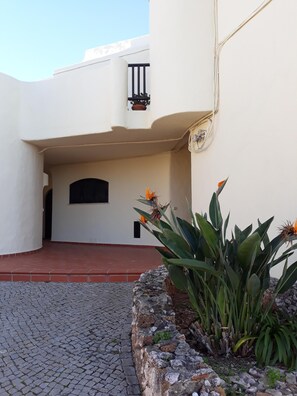 Exterior detail - Rustic apartment in Praia de Carvoeiro, Algarve (Carvoeiro)