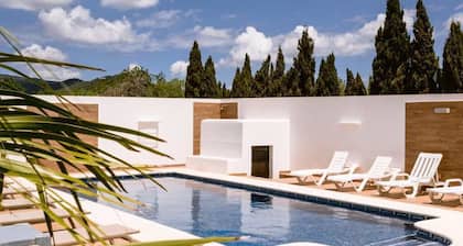 Can Pep Luis (Can Pep Mortera) sijaitsee kauniilla maaseudulla lähellä Playa den Bossaa