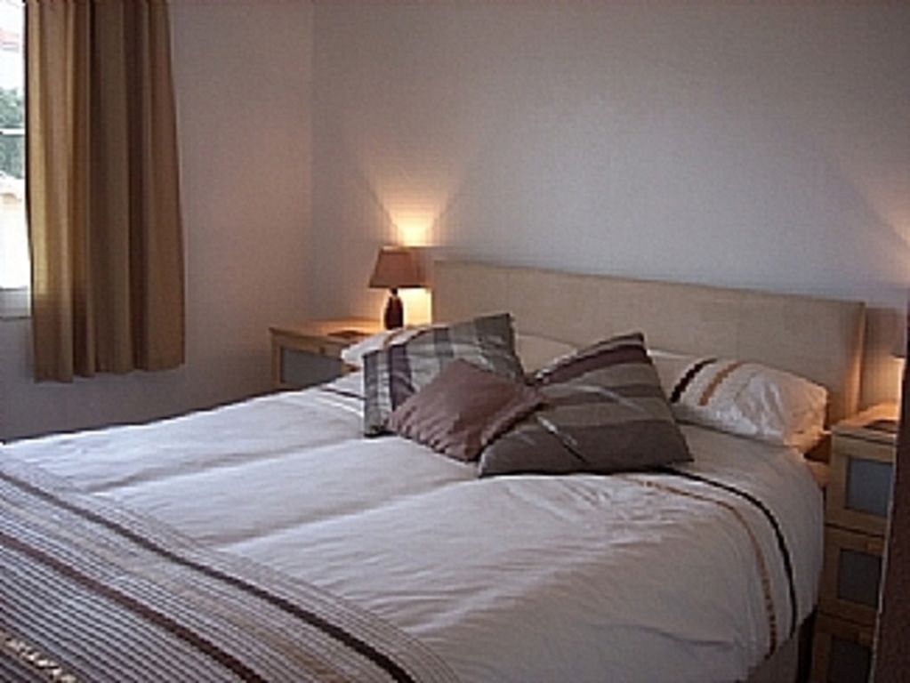 4 chambres, fer et planche à repasser, lit parapluie, Wi-Fi gratuit