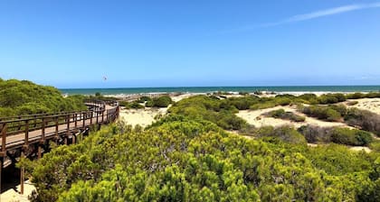 Villa avec piscine privée et jardins isolés