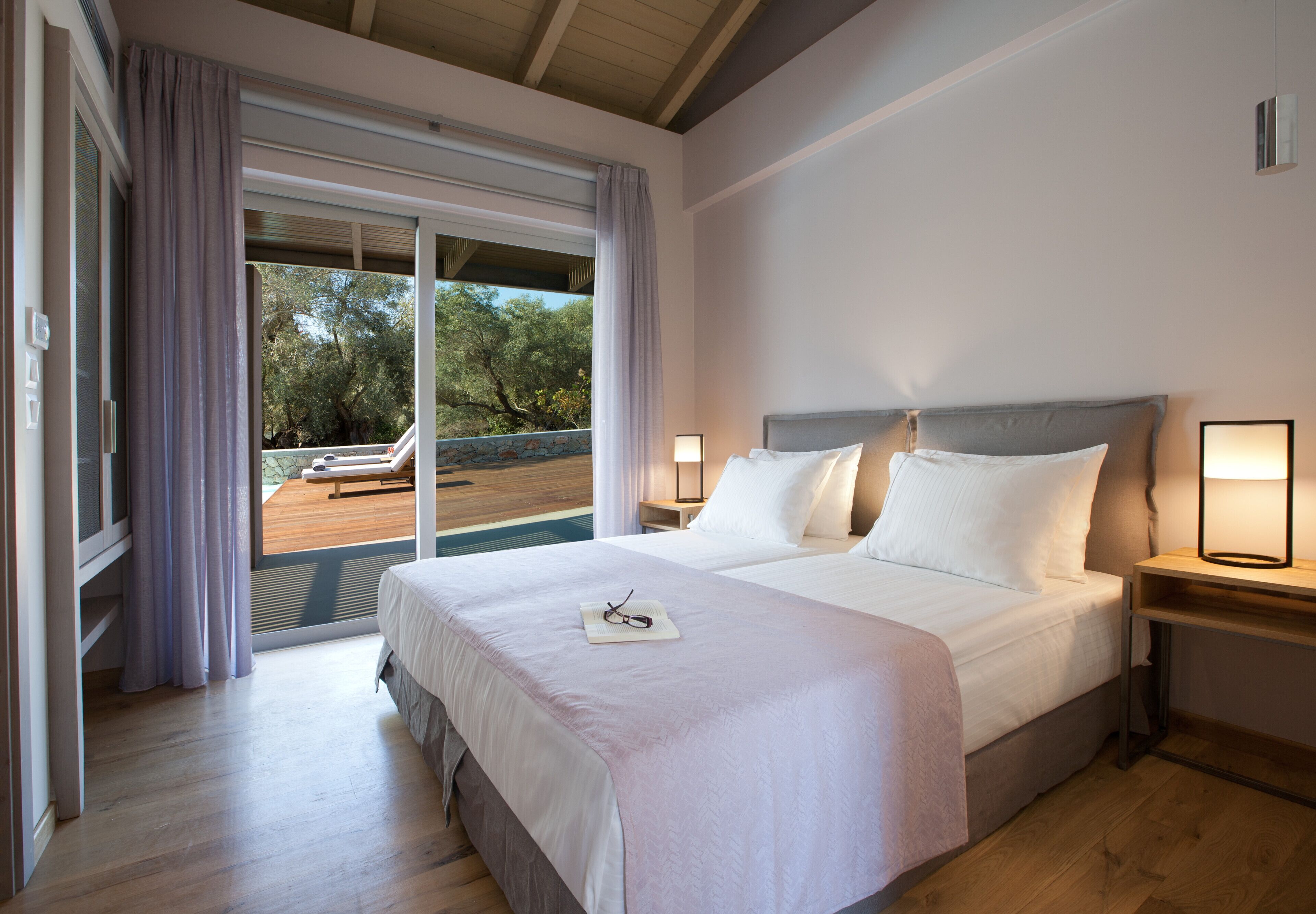 3 habitaciones, tabla de planchar con plancha, wifi y ropa de cama 