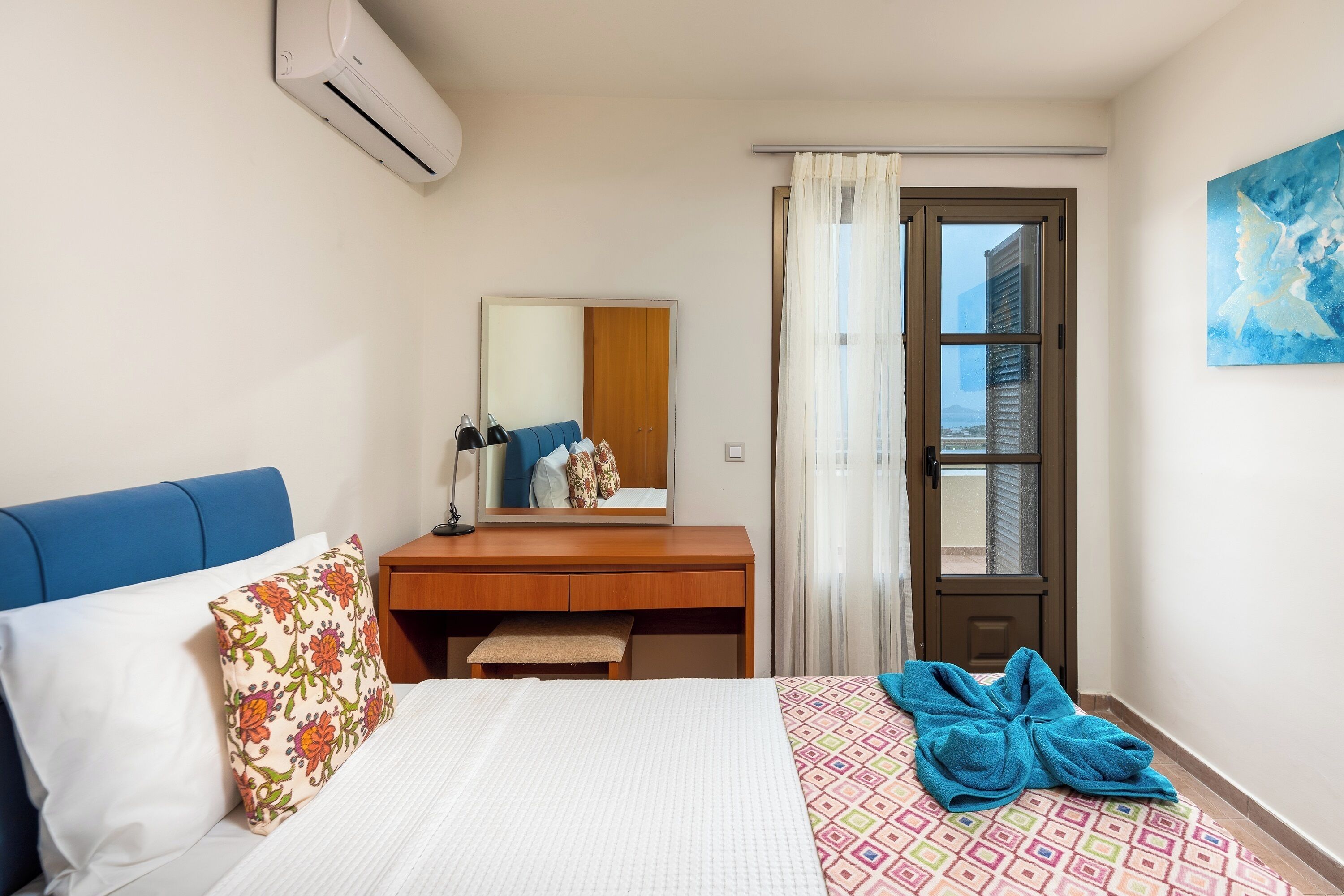 2 bedrooms, in-room safe, iron/ironing board, free WiFi