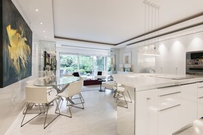 Leilighet, 3 soverom, ikke-røyk | Spiseområde på rommet