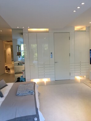 Leilighet, 3 soverom, ikke-røyk | 3 soverom, skrivebord, strykejern/-brett og wi-fi (inkludert)