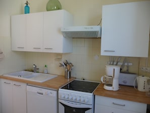 Kühlschrank, Mikrowelle, Ofen, Herdplatte