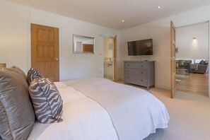 3 bedrooms, iron/ironing board, Internet, bed sheets
