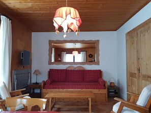 TV - Apartment/Flat, 2 rooms, in typical "chalet savoyard" (Megève)