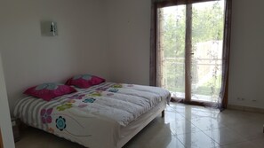 5 chambres, fer et planche à repasser, Wi-Fi, draps fournis