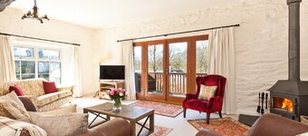 Charcoal House - Luxury, peaceful, country house, off-road parking, EV charging